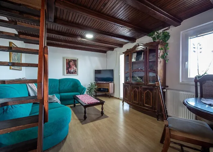 Zidanica Krstinc Ferienhaus Straza